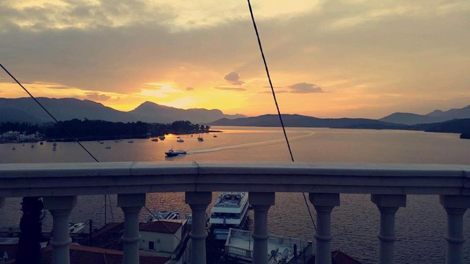 Kasteli Suite Poros Town Zewnętrze zdjęcie